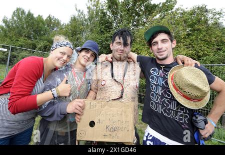 Frequenzfeier 2011 in St.. Poelten, Niederösterreich - Besucher auf dem Campingplatz - 20110819 PD2934 - Rechteinfo: Rights Managed (RM) Stockfoto