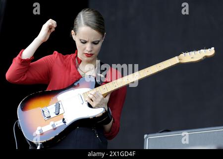 Frequenzfeier 2011 in St.. Poelten, Niederösterreich - Anna Calvi am 20. August 2011. - 20110820 PD0594 - Rechteinfo: Rechte verwaltet (RM) Stockfoto