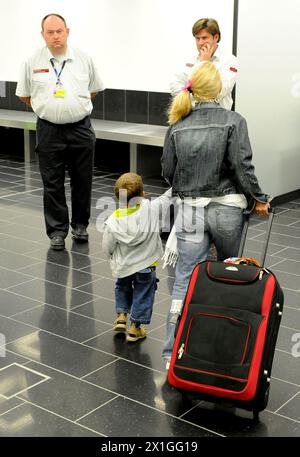 Schwechat - Feature: flughafen Wien-Schwechat und Check-in 3 (früher Skylink) am 5. Juni 2012. - 20120605 PD6769 - Rechteinfo: Rechte verwaltet (RM) Stockfoto