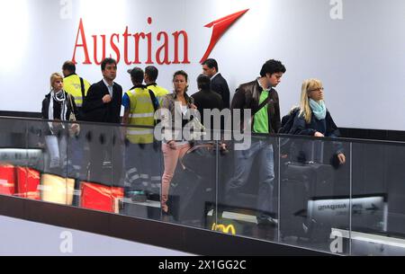 Schwechat - Feature: flughafen Wien-Schwechat und Check-in 3 (früher Skylink) am 5. Juni 2012. - 20120605 PD6706 - Rechteinfo: Rights Managed (RM) Stockfoto