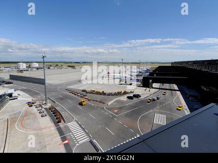 Schwechat - Feature: flughafen Wien-Schwechat und Check-in 3 (früher Skylink) am 5. Juni 2012. - 20120605 PD7693 - Rechteinfo: Rights Managed (RM) Stockfoto