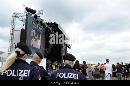 Nickelsdorf - das Nova Rock Festival, auch nur Nova Rock, ist ein Musikfestival, das seit 2005 besteht und jedes Jahr im Juni stattfindet. Es ist Österreichs größtes Rockmusikfestival. In diesem Jahr findet Nova Rock vom 8. Bis 10. Juni 2012 statt. - 20120610 PD0669 - Rechteinfo: Rechte verwaltet (RM) Stockfoto