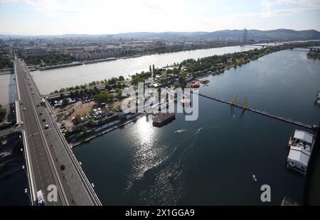 Wien - das Donauinselfest (Donauinselfest) ist ein jährlich stattfindendes Open-Air-Festival auf der Donauinsel in Wien. Das 29. Donauinselfest fand vom 22. Bis 24. Juni 2012 statt. - 20120623 PD1109 - Rechteinfo: Rechte verwaltet (RM) Stockfoto