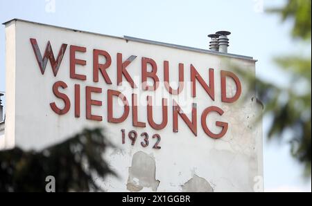 Wien - Werkbundsiedlung in Wien-Hietzing, allgemeine Sanierung seit 2011. Architekt Josef Frank, erbaut in den Jahren 1930–1932. BILD: Werkbundsiedlung am 20.06.2012 - 20120619 PD9001 - Rechteinfo: Rights Managed (RM) Stockfoto