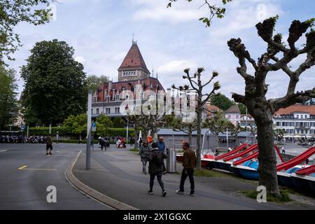 Chateau d'Ouchy, ein luxuriöses neogotisches Hotel, das am 19. Mai 2023 in einer Burg aus dem 12. Jahrhundert am Ufer des Genfer Sees in Lausanne, Schweiz, erbaut wurde. Lausa Stockfoto