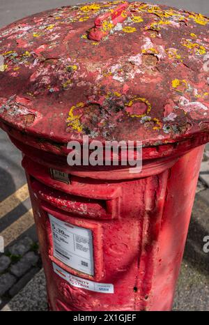 Post Office – Ein aktiver Postkasten in East London, der dem Verfall überlassen wurde, als die ehemaligen Bosse Adam Crozier und Alan Cook bei der Untersuchung der Ho erscheinen Stockfoto