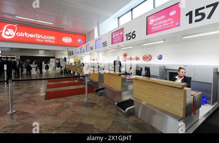 Schwechat - 'Opening Check-in 1' - Check-in 1 am Flughafen Wien wurde am 9. Januar 2013 wieder eröffnet. ABBILDUNG: Check-in 1 - 20130109 PD0546 - Rechteinfo: Rights Managed (RM) Stockfoto