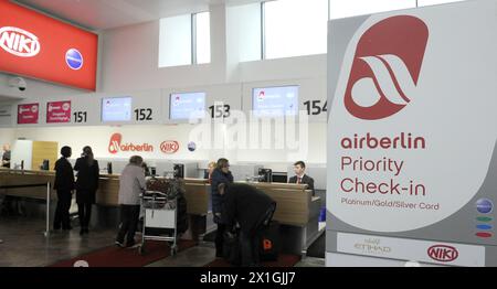 Schwechat - 'Opening Check-in 1' - Check-in 1 am Flughafen Wien wurde am 9. Januar 2013 wieder eröffnet. ABBILDUNG: Check-in 1 - 20130109 PD0540 - Rechteinfo: Rights Managed (RM) Stockfoto