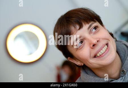 Wien - österreichische Sängerin und Songwriterin Clara Luzia im Interview mit der Austria Presse Agentur am 26. Februar 2013. - 20130226 PD8094 - Rechteinfo: Rights Managed (RM) Stockfoto