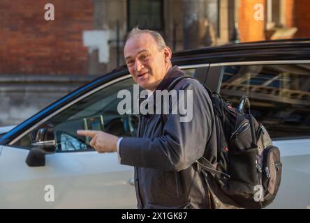 London, England, Großbritannien. April 2024. Der Führer der Liberaldemokraten ED DAVEY wird in Westminster gesehen. (Kreditbild: © Tayfun Salci/ZUMA Press Wire) NUR REDAKTIONELLE VERWENDUNG! Nicht für kommerzielle ZWECKE! Stockfoto