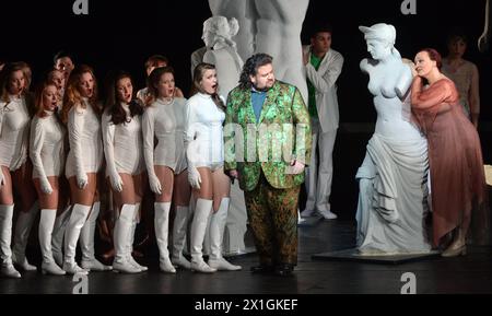 Salzburg - Oper 'Parsifal' von Richard Wagner Proben im Großen Festspielhaus am 18. März 2013. Die Premiere findet am 23. März 2013 statt. BILD: Michaela Schuster (R.) AS Kundry und Johan Botha AS Parsifal, - 20130318 PD3692 - Rechteinfo: Rights Managed (RM) Stockfoto