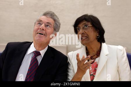 Bundespräsident Österreichs Dr. Heinz Fischer mit dem Hohen Kommissar der Vereinten Nationen für Menschenrechte, UNHCHR, Navanethem Pillay beim Menschenrechtsrat in Genf am 2013.06.10. Fischer bleibt drei Tage in der Schweiz. - 20130610 PD0906 - Rechteinfo: Rechte verwaltet (RM) Stockfoto