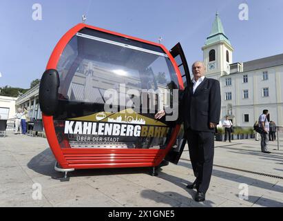 Vorstellung eines Konzepts für eine Seilbahn zum Kahlenberg, einem Berg im 19. Bezirk in Wien (Doebling). Im Bild: Adolf Tiller - 20130823 PD0442 - Rechteinfo: Rights Managed (RM) Stockfoto