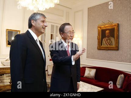 Außenminister Michael Spindelegger begrüßt UN-Generalsekretär Ban Ki-moon am 29. August 2013 in Wien. - 20130829 PD1350 - Rechteinfo: Rechte verwaltet (RM) Stockfoto