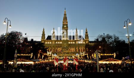 Weihnachtsmarkt am Rathausplatz in Wien, Österreich, 08. Dezember 2013. - 20131208 PD5004 - Rechteinfo: Rights Managed (RM) Stockfoto