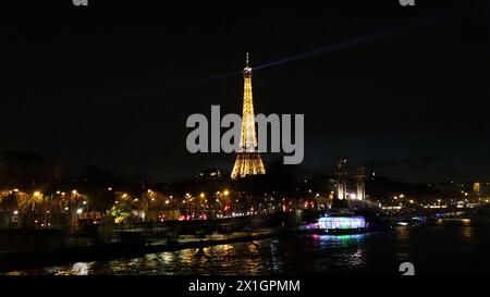 Foto Eiffelturm bei Nacht, Tour Eiffel de nuit Paris Frankreich Europa Stockfoto