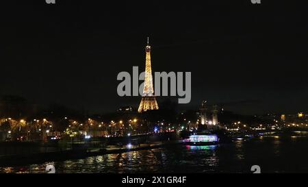 Foto Eiffelturm bei Nacht, Tour Eiffel de nuit Paris Frankreich Europa Stockfoto