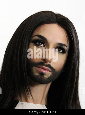 Österreichische Sängerin und Eurovision Song Contest 2014 Gewinnerin Conchita Wurst am 18. Mai 2014 bei der Bundeskanzlerin Wien. - 20140518 PD3147 - Rechteinfo: Rechte verwaltet (RM) Stockfoto