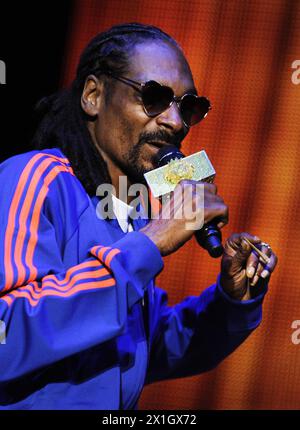 DER US-Rapper Snoop Dogg aka „Snoop Lion“ tritt während des Musikfestivals „Frequency 2014“ in St. Poelten, Österreich, 14. August 2014. Das Festival findet vom 13. Bis 16. August statt. - 20140814 PD3722 - Rechteinfo: Rechte verwaltet (RM) Stockfoto