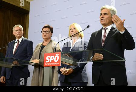 Der designierte Minister für Verkehr, Innovation und Technologie Alois Stoeger (SPOe), die designierte Gesundheitsministerin Sabine Oberhauser (SPOe), die designierte Präsidentin des Österreichischen Nationalrats Doris Bures (SPOe) und Bundeskanzler Werner Faymann (SPOe) während der Pressekonferenz nach der Sitzung des Exekutivausschusses im österreichischen Parlament in Wien, Österreich am 2014.08.25. - 20140825 PD1866 - Rechteinfo: Rechte verwaltet (RM) Stockfoto