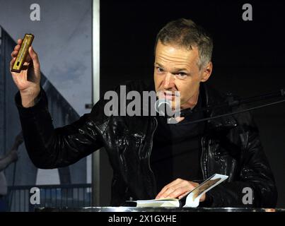 Lesung mit dem österreichischen Autor Wolf Haas beim Literaturfestival O-Töne im Museumsquartier Wien, Österreich, am 28. August 2014. - 20140828 PD4141 - Rechteinfo: Rights Managed (RM) Stockfoto