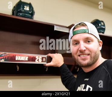 Interview mit dem Eishockeyspieler Thomas Vanek (Minnesota Wild) am 10. Oktober 2014 im Xcel Energy Center in St. Paul, USA. - 20141010 PD14109 - Rechteinfo: Rechte verwaltet (RM) Stockfoto