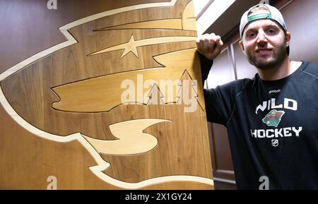 Interview mit dem Eishockeyspieler Thomas Vanek (Minnesota Wild) am 10. Oktober 2014 im Xcel Energy Center in St. Paul, USA. - 20141010 PD14086 - Rechteinfo: Rights Managed (RM) Stockfoto