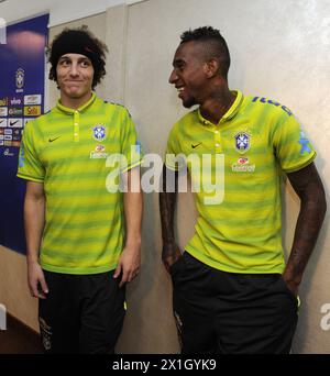 Pressekonferenz der brasilianischen Fußballnationalmannschaft in Wien, Österreich, 14. November 2014. Brasilien trifft am 18. November 2014 im Freundschaftsspiel gegen Österreich. Im Bild: David Luiz und Anderson Talisca. - 20141114 PD2600 - Rechteinfo: Rechte verwaltet (RM) Stockfoto