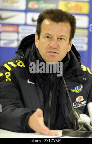 Pressekonferenz mit brasilianischem Trainer Carlos Dunga am 17. November 2014 im Ernst-Happel-Stadion in Wien. Brasilien trifft am 18. November 2014 im Freundschaftsspiel gegen Österreich. - 20141117 PD2171 - Rechteinfo: Rights Managed (RM) Stockfoto