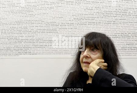 Interview mit der österreichischen Schriftstellerin Friederike Mayroecker am 21. November 2014 im Haus der Literatur in Wien. Mayroecker feiert ihren 90. Geburtstag am 20. dezember 2014. FOTO: APA/HERBERT NEUBAUER - 20141121 PD3271 - Rechteinfo: Rights Managed (RM) Stockfoto