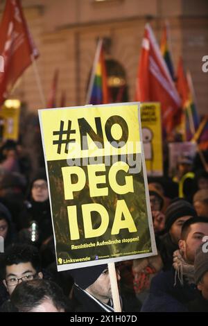 Demonstration gegen die Kundgebung der „Pegida“-Wiener Antiislamisierung am 02. Februar 2015 in Wien. - 20150202 PD3126 - Rechteinfo: Rechte verwaltet (RM) Stockfoto