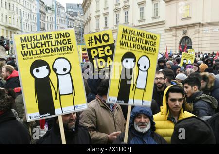 Demonstration gegen die Kundgebung der „Pegida“-Wiener Antiislamisierung am 02. Februar 2015 in Wien. - 20150202 PD2937 - Rechteinfo: Rechte verwaltet (RM) Stockfoto