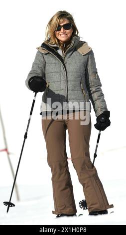 Die argentinische Königin Maxima von den Niederlanden zeigt ihre Skilangst vor Fotografen in Lech am Arlberg, Österreich, 23. Februar 2015. Die niederländische Königsfamilie verbringt hier seit 1959 Winterferien. - 20150223 PD0998 - Rechteinfo: Rechte verwaltet (RM) Stockfoto