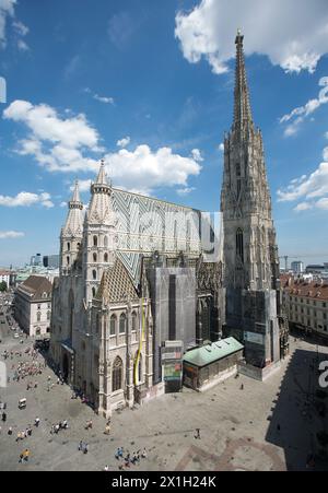 Wien - St. Der Stephansdom ist die Mutterkirche des römisch-katholischen Erzbistums Wien und Sitz des Erzbischofs von Wien. Foto am 3. Juni 2015. BILD: St. Stephansdom - 20150603 PD3766 - Rechteinfo: Rechte verwaltet (RM) Stockfoto