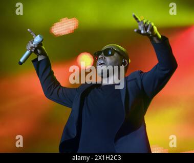 Wien - das 32. Donauinselfest in Wien, Österreich, 26. Juni 2015. Das Open-Air-Festival findet vom 26. Bis 28. Juni statt. ABBILDUNG: Taio Cruz - 20150626 PD6207 - Rechteinfo: Rights Managed (RM) Stockfoto