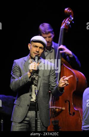 Wien - Konzert „The Roger Cicero Jazz Experience“ am 1. Juli 2015 an der Wiener Staatsoper während des Jazz fest Wien. - 20150701 PD5901 - Rechteinfo: Rights Managed (RM) Stockfoto