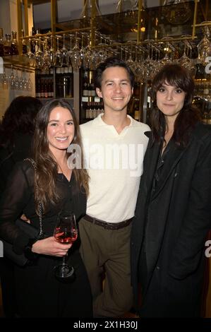 Xenia Assenza, Tim Oliver Schultz und Luise Befort beim Kick Off Event der 4. Green Actors Lounge 2024 im Restaurant Osterberger. Berlin, 16.04.2024 *** Xenia Assenza, Tim Oliver Schultz und Luise Befort beim Kick-off Event zur 4 Green Actors Lounge 2024 im Restaurant Osterberger Berlin, 16 04 2024 Foto:XF.xKernx/xFuturexImagex Green Actors 4484 Stockfoto