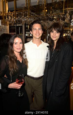 Xenia Assenza, Tim Oliver Schultz und Luise Befort beim Kick Off Event der 4. Green Actors Lounge 2024 im Restaurant Osterberger. Berlin, 16.04.2024 *** Xenia Assenza, Tim Oliver Schultz und Luise Befort beim Kick-off Event zur 4 Green Actors Lounge 2024 im Restaurant Osterberger Berlin, 16 04 2024 Foto:XF.xKernx/xFuturexImagex Green Actors 4485 Stockfoto