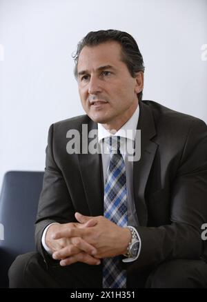 Wien - Leiter der österreichischen Bundestagsfraktion Team Stronach Robert Lugar im Interview mit der Austria Presse Agentur am 17. August 2015. BILD: Robert Lugar - 20150817 PD7278 - Rechteinfo: Rights Managed (RM) Stockfoto