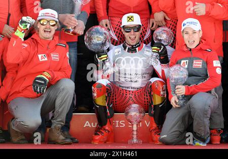 Marcel Hirscher, österreichischer Alpinski-Sieger der FIS Alpinski-Weltmeisterschaft der Herren und der FIS Alpinski-Weltmeisterschaft der Frauen am 17. März 2019 in Grandvalira Soldeu - El Tarter in Andorra mit ihren Kristallkugel-Trophäen. - 20160102 PD8004 - Rechteinfo: Rights Managed (RM) Stockfoto