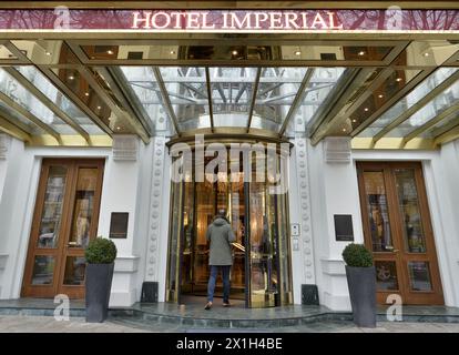 Feature - Historic Hotel Imperial, A Luxury Collection Hotel in Wien - Foto am 15. Februar 2016. BILD: Eingang - 20160215 PD14627 - Rechteinfo: Rights Managed (RM) Stockfoto