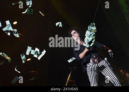 Das österreichische Musikfestival Nova Rock 2016 findet vom 9. Bis 12. Juni 2016 in Nickelsdorf statt. BILD: Sängerin Alice Cooper - 20160611 PD9808 - Rechteinfo: Rights Managed (RM) Stockfoto