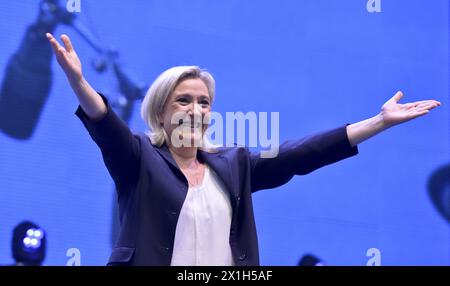 Der Vorsitzende der Front National, Marine Le Pen, nahm am 17. Juni 2016 in Voesendorf (Niederösterreich) an einem Treffen des rechtsextremen Blocks Europa für Nationen und Freiheit Teil, das unter dem Titel "Patriotischer Frühling - Zusammenarbeit für Freundschaft, Sicherheit und Wohlstand" geführt wurde. ABBILDUNG: Marine Le Pen - 20160617 PD8522 - Rechteinfo: Rights Managed (RM) Stockfoto