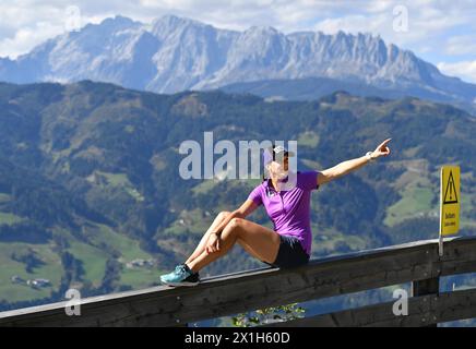 Der österreichische Skifahrer Mirjam Puchner posiert während eines Fotoshootings in St. Johann/Pongau, Österreich, am 30. September 2016. ABBILDUNG: Mirjam Puchner - 20160930 PD6355 - Rechteinfo: Rights Managed (RM) Stockfoto