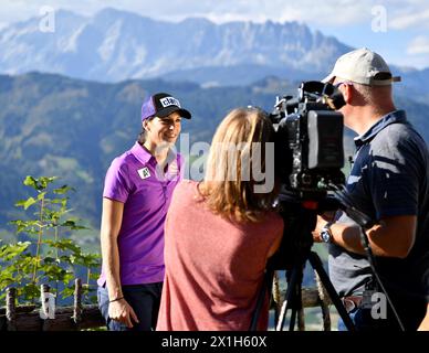 Der österreichische Skifahrer Mirjam Puchner posiert während eines Fotoshootings in St. Johann/Pongau, Österreich, am 30. September 2016. ABBILDUNG: Mirjam Puchner - 20160930 PD6082 - Rechteinfo: Rights Managed (RM) Stockfoto