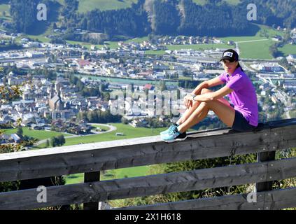 Der österreichische Skifahrer Mirjam Puchner posiert während eines Fotoshootings in St. Johann/Pongau, Österreich, am 30. September 2016. ABBILDUNG: Mirjam Puchner - 20160930 PD6192 - Rechteinfo: Rights Managed (RM) Stockfoto