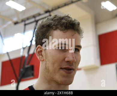 Der österreichische Basketballer Jakob Poeltl von Raptors wurde zu den San Antonio Spurs gehandelt, wie die Spurs am 18. Juli 2018 bekannt gaben. BILD: (DATEIFOTO) Jakob Poeltl während des Trainings bei Toronto Raptors in Toronto, Kanada, am 24. Oktober 2016. - 20161024 PD7104 - Rechteinfo: Rights Managed (RM) Stockfoto