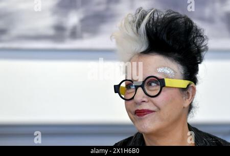 Die französische Künstlerin Orlan (* Mireille Suzanne Francette Porte), während der Eröffnungspressekonferenz der Vienna Art Week 2016 in Wien, Österreich, am 14. November 2016. ABBILDUNG: Orlan - 20161114 PD1094 - Rechteinfo: Rights Managed (RM) Stockfoto