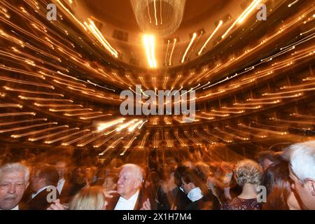 Traditioneller Wiener Opernball an der Wiener Staatsoper in Wien, 23. Februar 2017. Auf dem Bild: Gesamtansicht auf den Ballsaal. - 20170223 PD9612 - Rechteinfo: Rights Managed (RM) Stockfoto