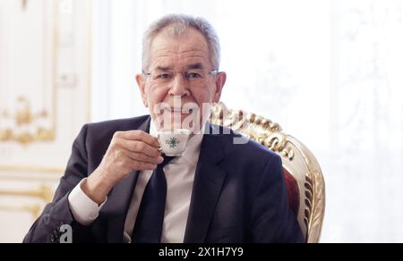 Der österreichische Präsident Alexander Van der Bellen im Interview mit der Austria Presse Agentur am 22. März 2017 in Wien. - 20170322 PD13816 - Rechteinfo: Rechte verwaltet (RM) Stockfoto